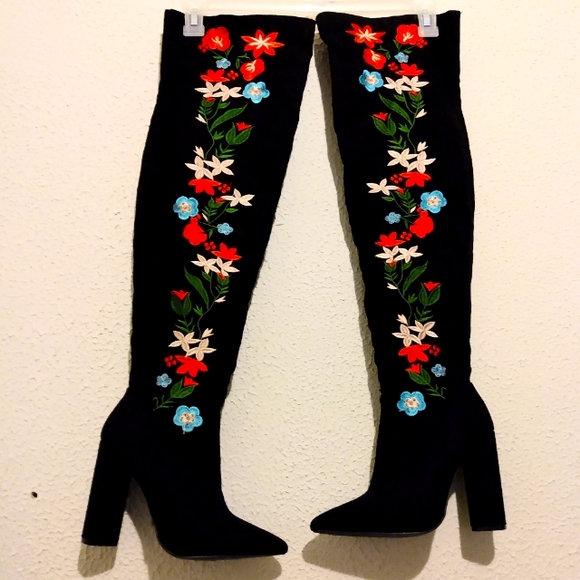 Qupid Black Red Floral Faux Suede Over Knee 4 1/4" Chunky Heel Boots sz 7 - Picture 1 of 10